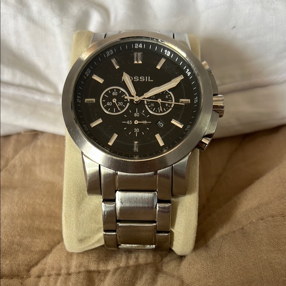 Fossil Silver Black Chronograph Watch with Sporty Elegance